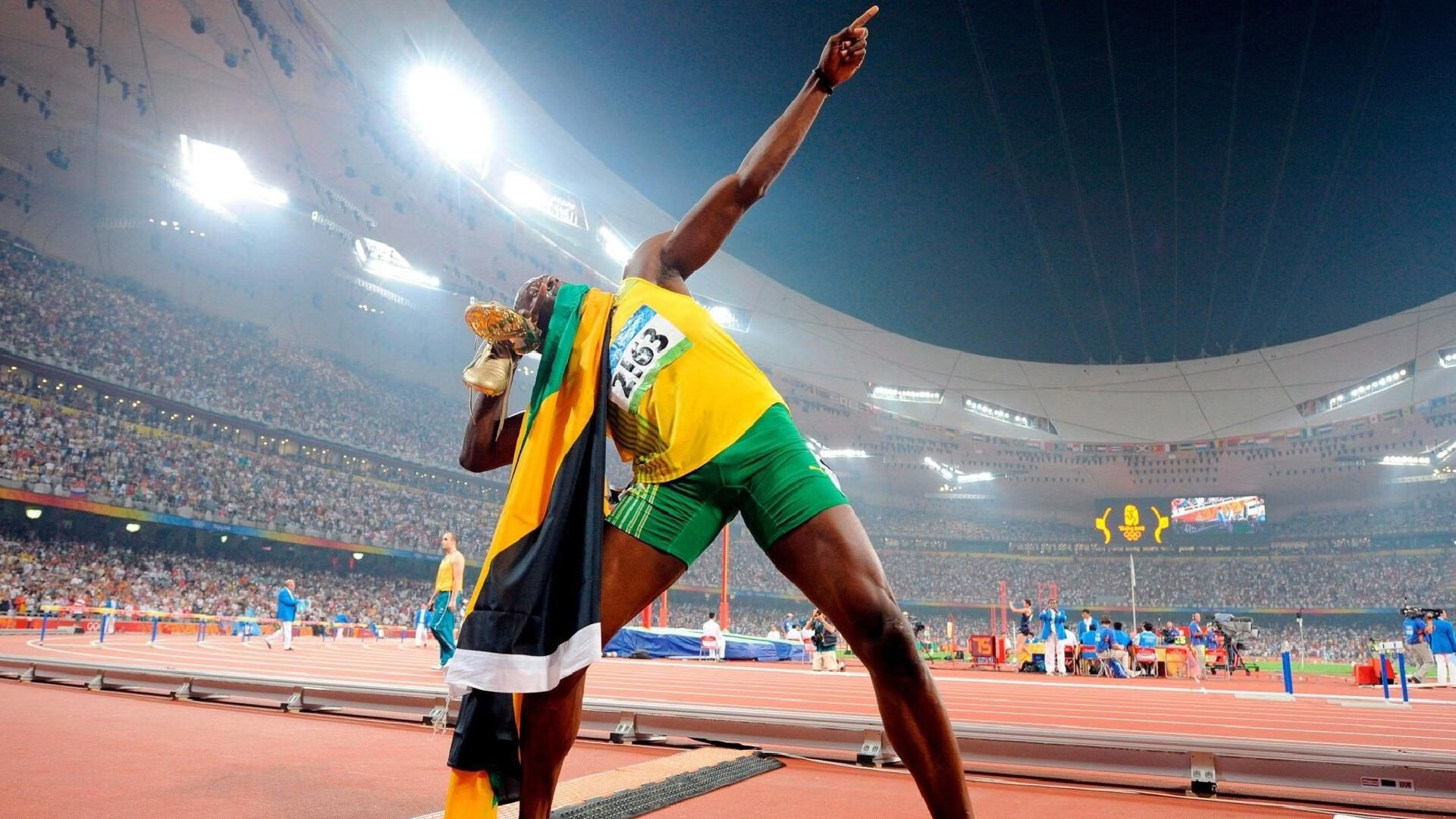 极速与绝杀,当F1争冠焦点战遇上里昂压哨绝杀几内亚的启示