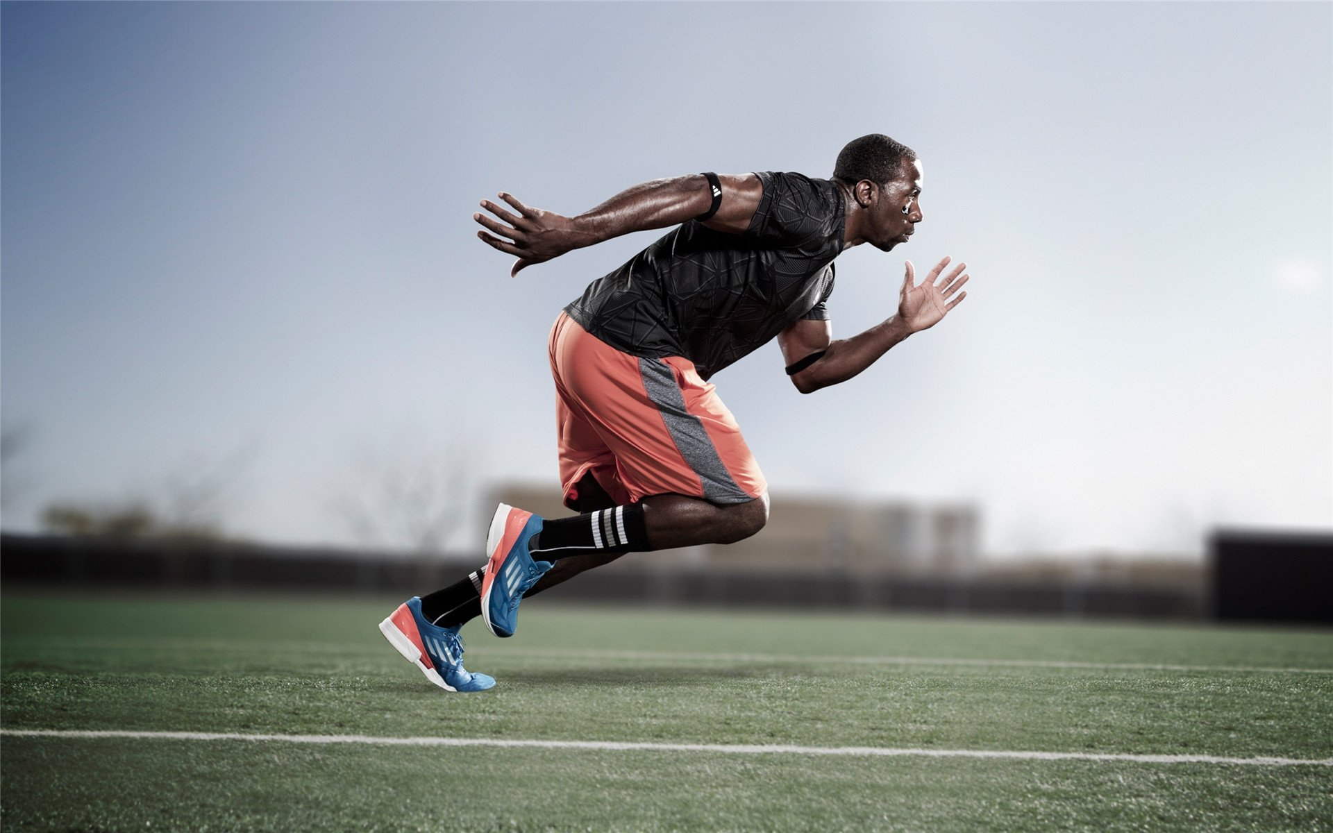 极速与绝杀,当F1争冠焦点战遇上里昂压哨绝杀几内亚的启示